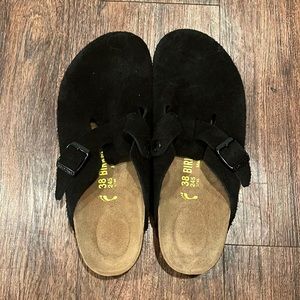 These are black Birkenstocks.